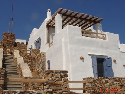 Design and Construction of an Apartment Building on the Island of Antiparos, at Agios Georgios